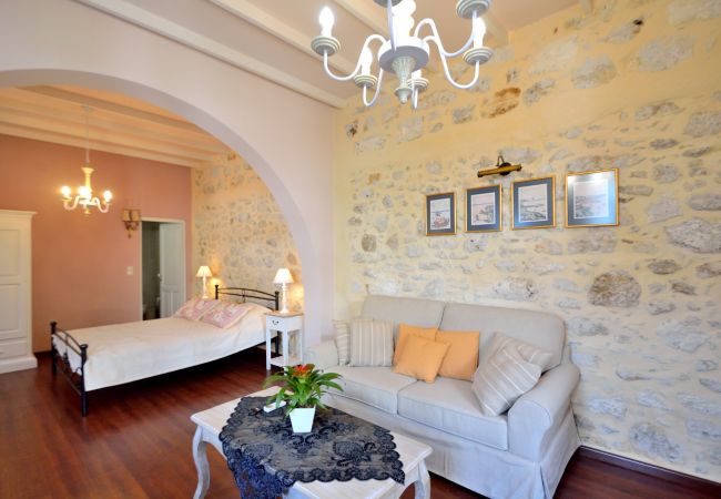 2 person studio in Rethymno Old Town, Comfortable living area 2 person studio in Rethymno Old Town, Comfortable living area