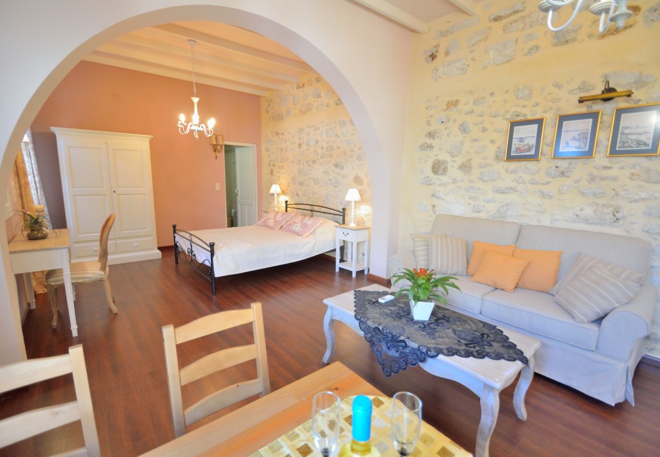 2 person studio in Rethymno Old Town,Living area 2 person studio in Rethymno Old Town,Living area