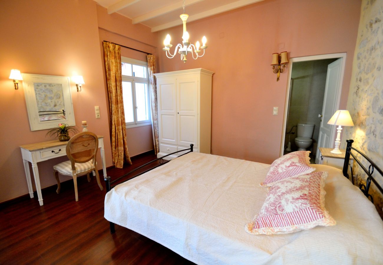 2 person studio in Rethymno Old Town, Comfortable bedroom 2 person studio in Rethymno Old Town, Comfortable bedroom