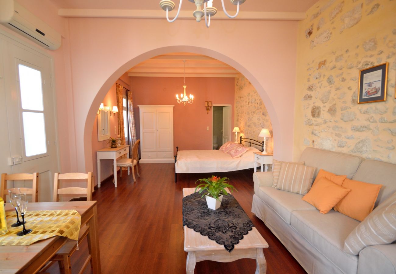 2 person studio in Rethymno Old Town, Living and dining area 2 person studio in Rethymno Old Town, Living and dining area