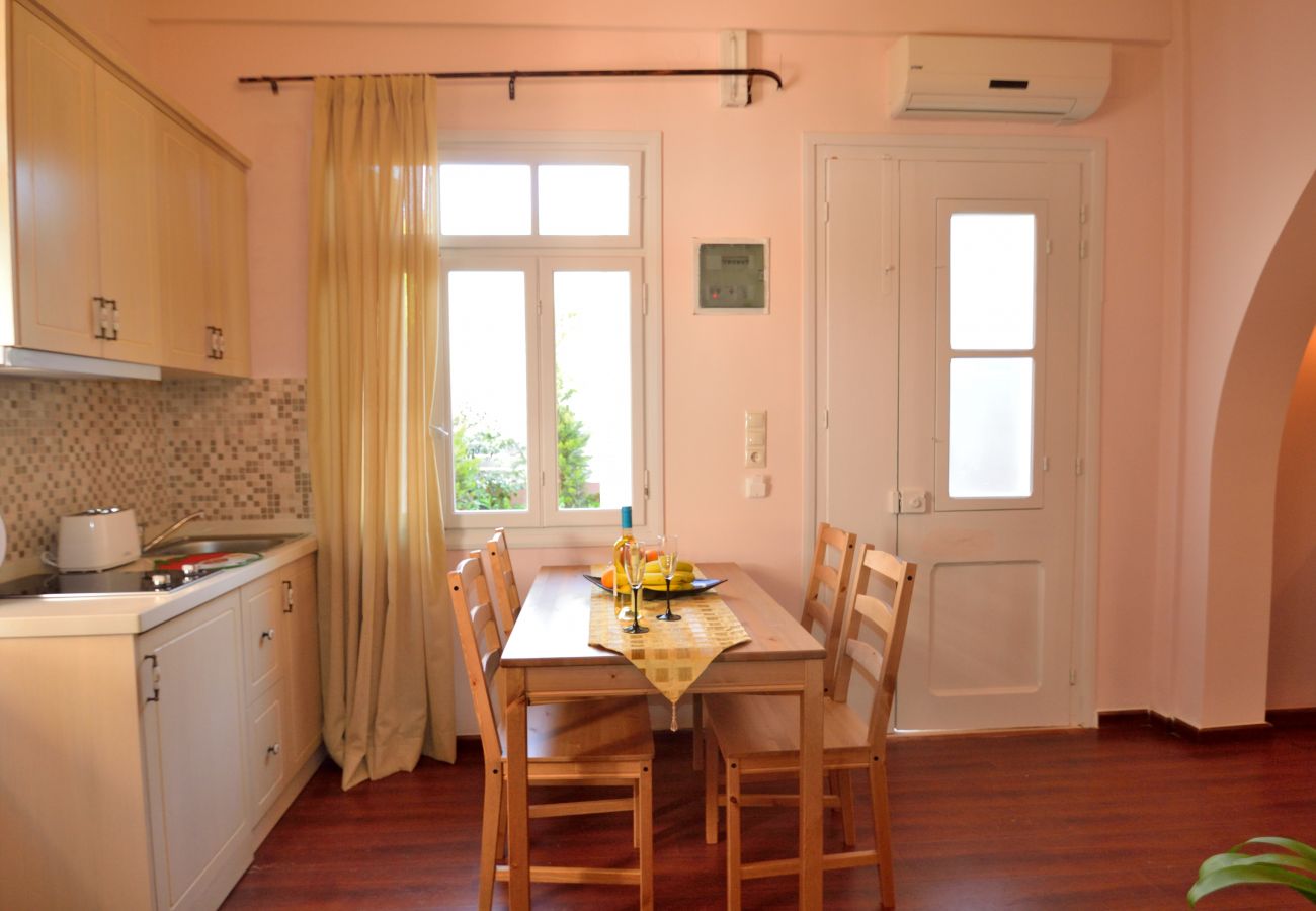 2 person studio in Rethymno Old Town, Kitchen and dining table 2 person studio in Rethymno Old Town, Kitchen and dining table