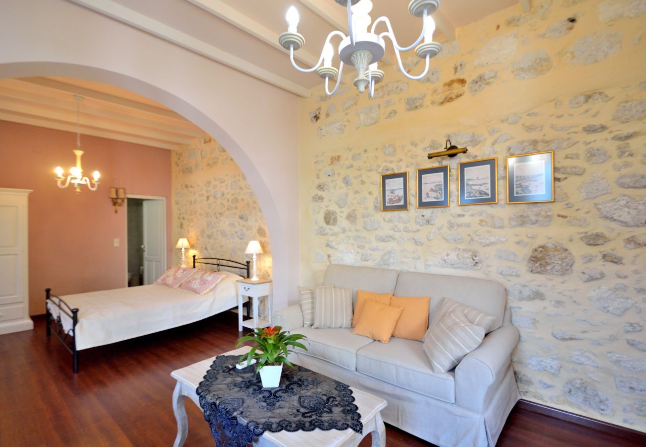 2 person studio in Rethymno Old Town, Comfortable living area 2 person studio in Rethymno Old Town, Comfortable living area