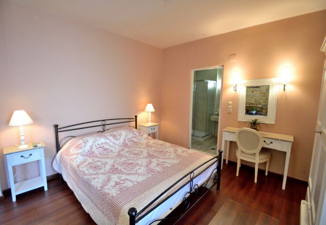 2 person studio in Rethymno Old Town, Double bed bedroom 2 person studio in Rethymno Old Town, Double bed bedroom