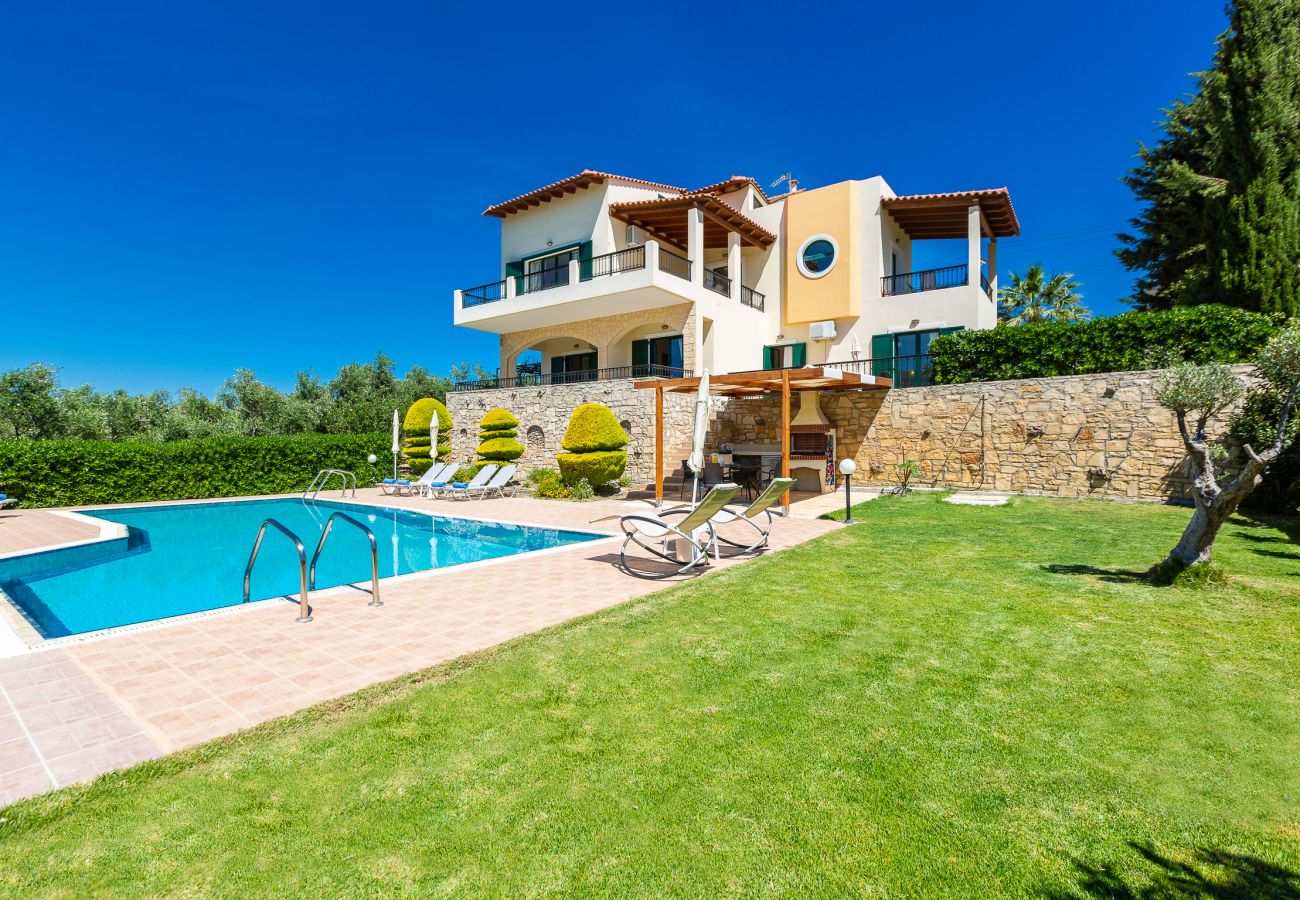 Amazing villa near Rethymno,Adele,lawn area and swimming pool Amazing villa near Rethymno,Adele,lawn area and swimming pool