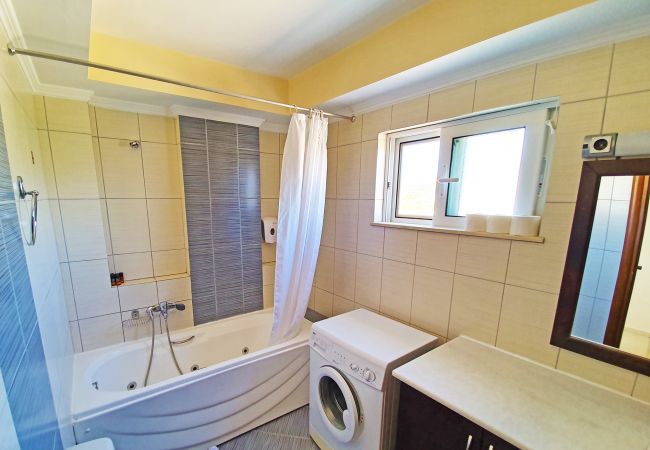 Villa in Walking distance to the beach, Near tavern, Chania, Crete Modern bathroom of the villa in Walking distance to the beach, Near tavern, Chania, Crete