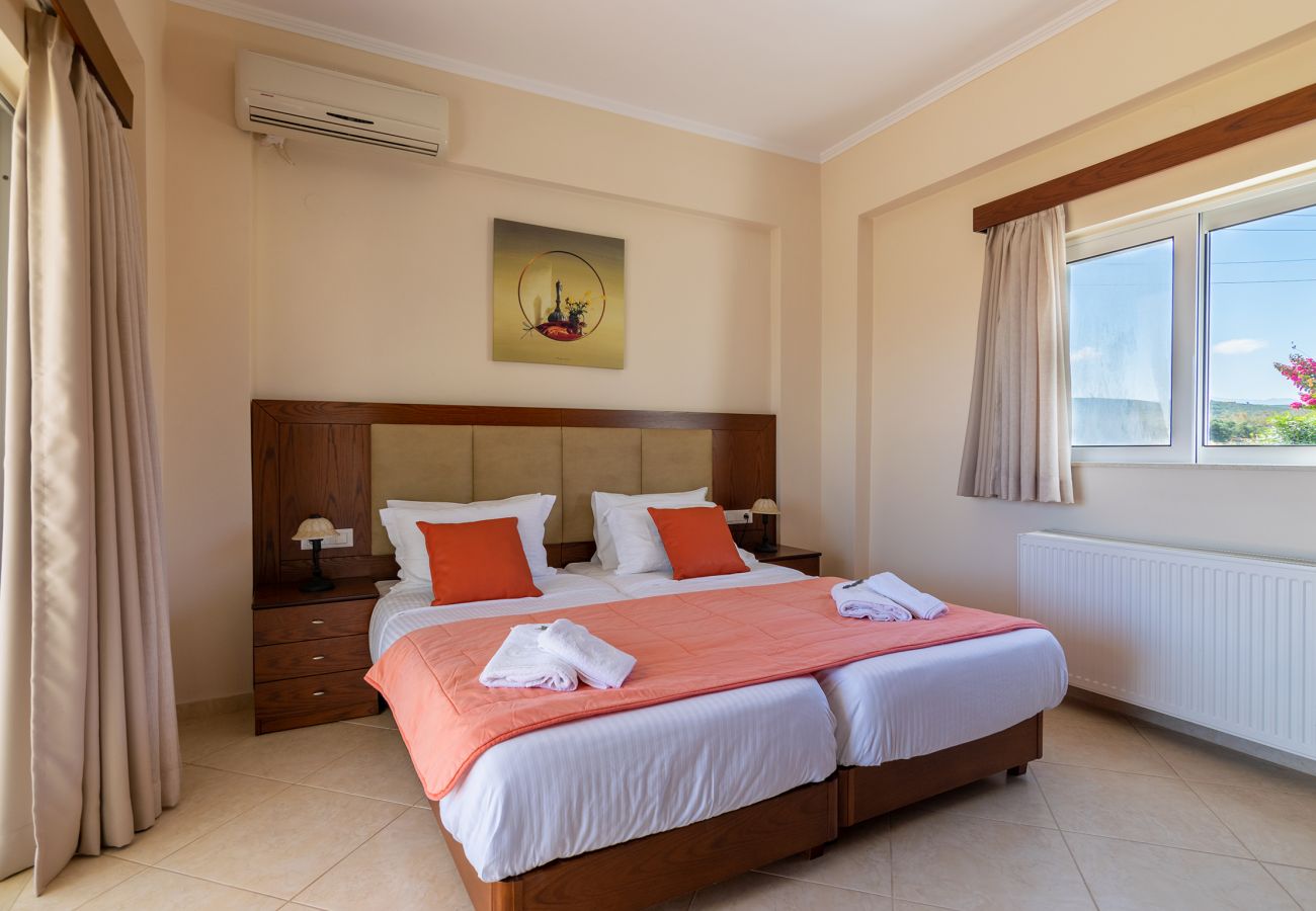 Villa in Walking distance to the beach, Near tavern, Chania, Crete Comfortable bedroom of the villa in Walking distance to the beach, Near tavern, Chania, Crete