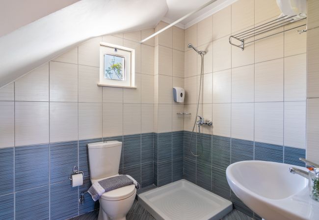 Villa in Walking distance to the beach, Near tavern, Chania, Crete Modern bathroom of the villa of the villa in Walking distance to the beach, Near tavern, Chania, Crete
