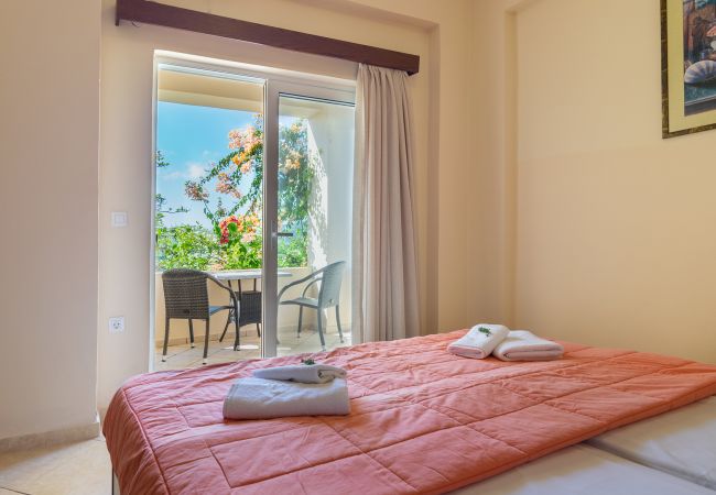 Villa in Walking distance to the beach, Near tavern, Chania, Crete Comfortable bedroom of the villa of the villa in Walking distance to the beach, Near tavern, Chania, Crete