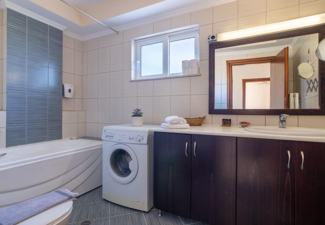 Villa in Walking distance to the beach, Near tavern, Chania, Crete Modern bathroom of the villa of the villa in Walking distance to the beach, Near tavern, Chania, Crete
