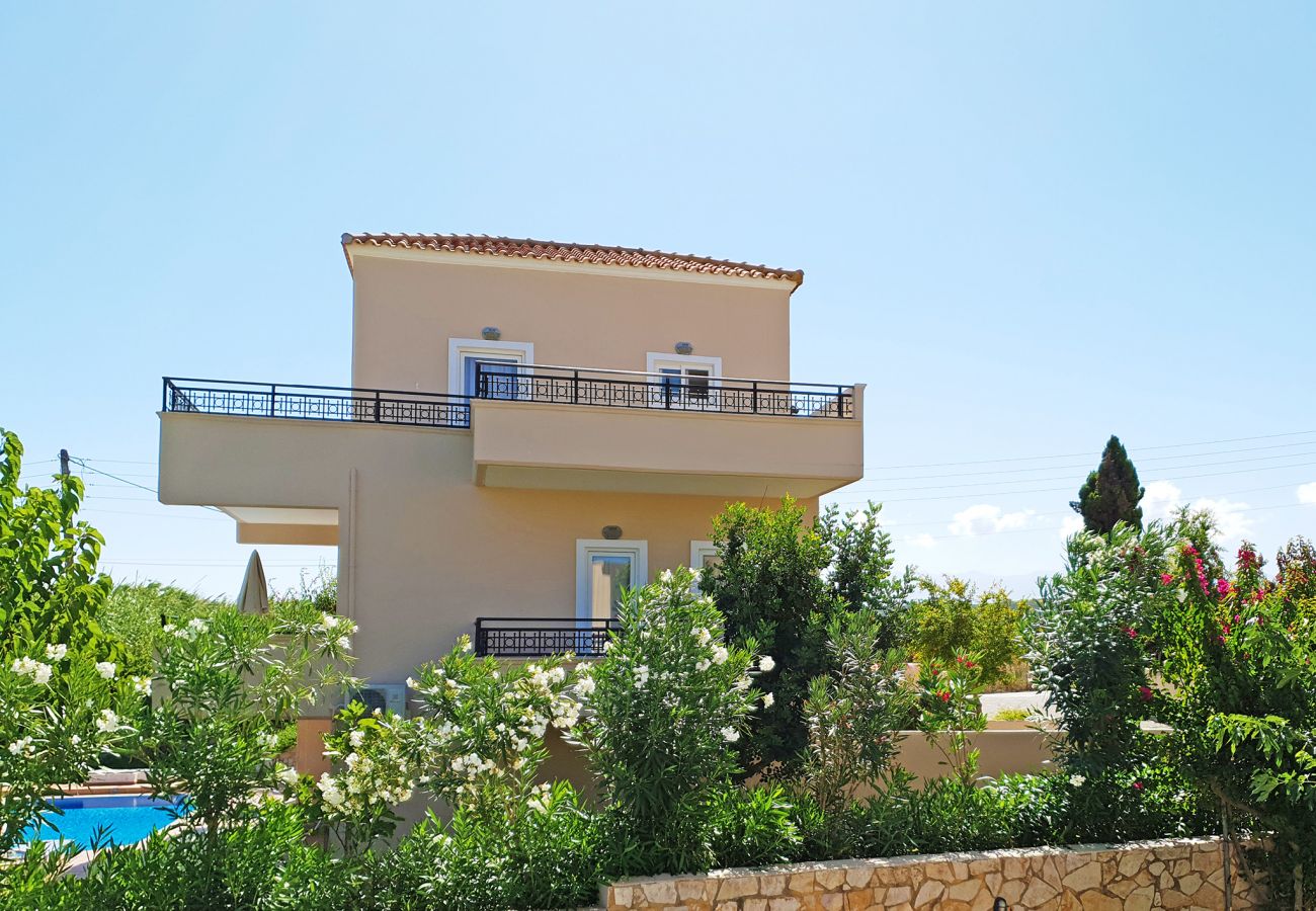 Villa in Walking distance to the beach, Near tavern, Chania, Crete Side view of the villa of the villa in Walking distance to the beach, Near tavern, Chania, Crete