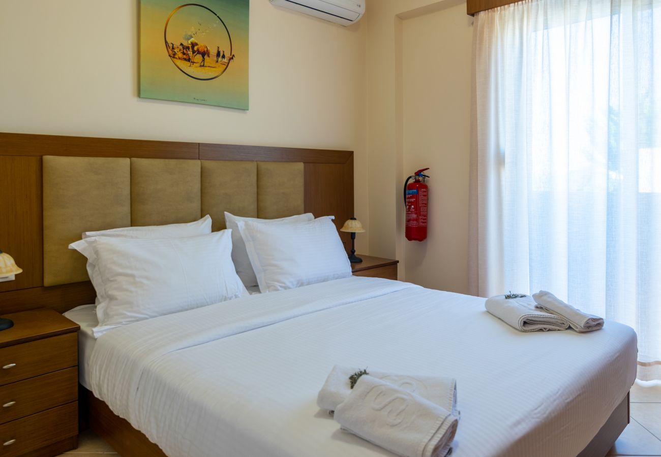 Villa in Walking distance to the beach, Near tavern, Chania, Crete Comfortable bedroom of the villa of the villa in Walking distance to the beach, Near tavern, Chania, Crete
