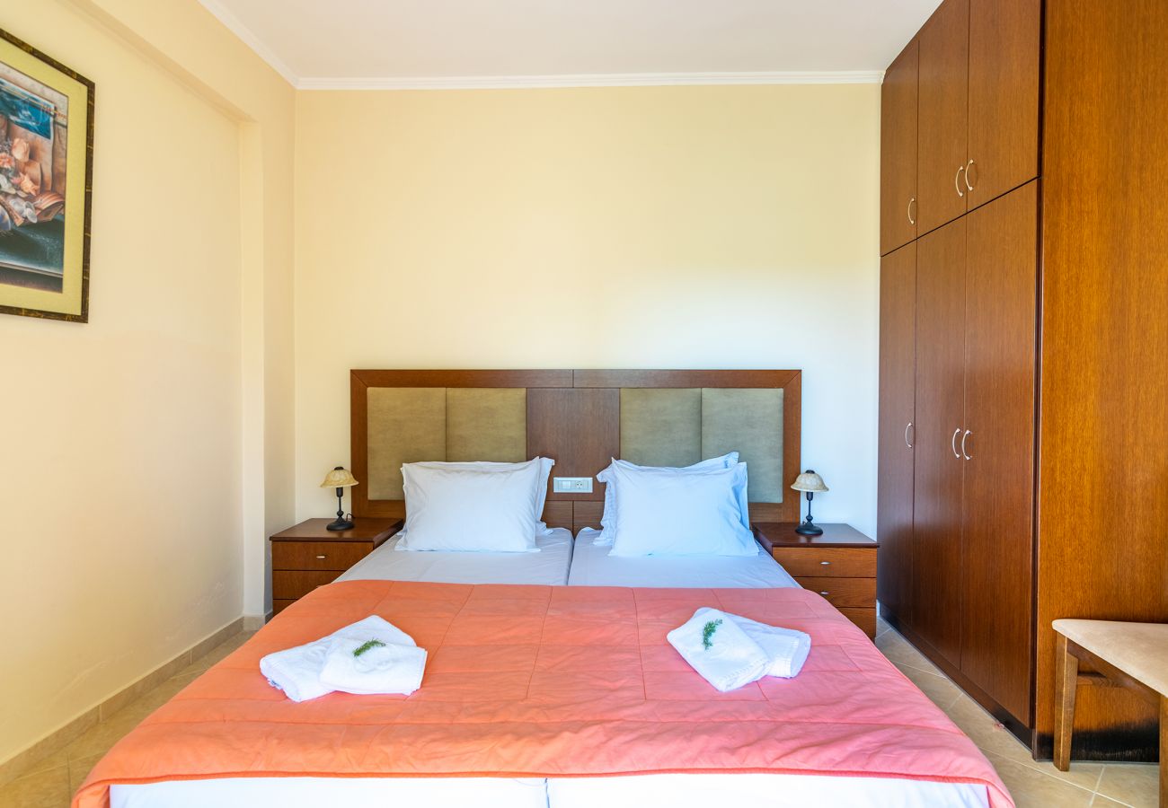 Villa in Walking distance to the beach, Near tavern, Chania, Crete Comfortable bedroom of the villa of the villa in Walking distance to the beach, Near tavern, Chania, Crete