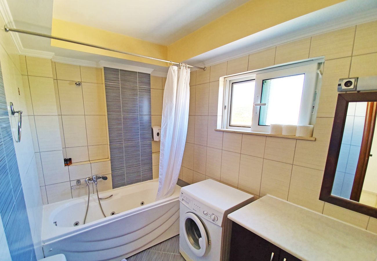 Villa in Walking distance to the beach, Near tavern, Chania, Crete Modern bathroom of the villa of the villa in Walking distance to the beach, Near tavern, Chania, Crete