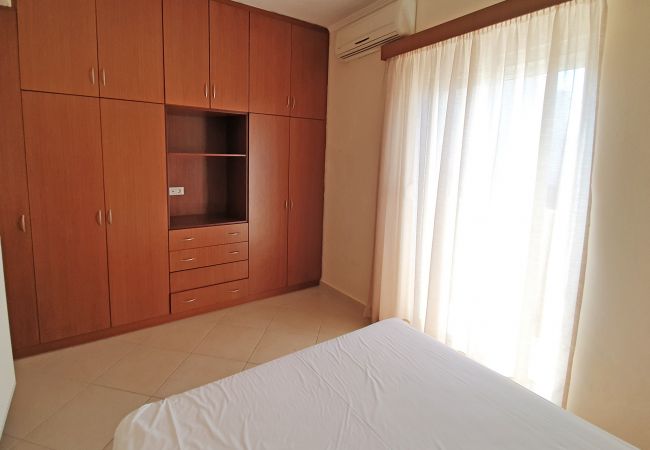 Villa in Walking distance to the beach, Near tavern, Chania, Crete Comfortable bedroom of the villa in Walking distance to the beach, Near tavern, Chania, Crete