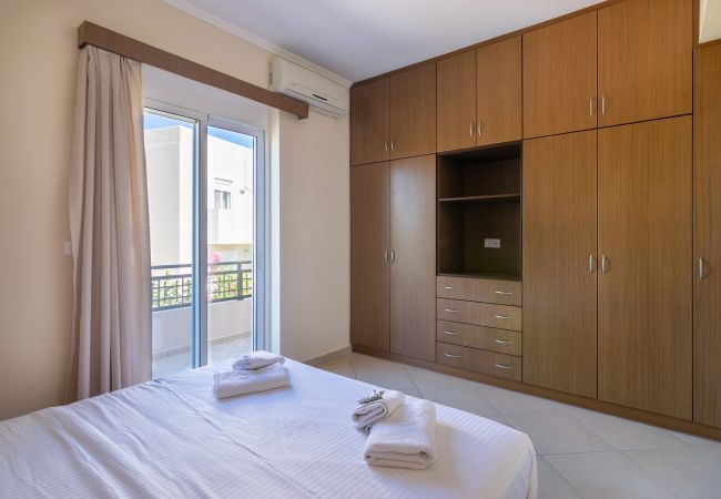 Villa in Walking distance to the beach, Near tavern, Chania, Crete Comfortable bedroom of the villa in Walking distance to the beach, Near tavern, Chania, Crete