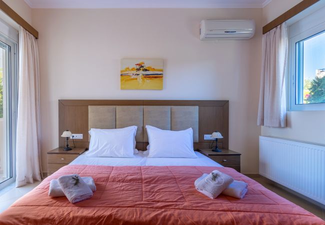 Villa in Walking distance to the beach, Near tavern, Chania, Crete Comfortable bedroom of the villa in Walking distance to the beach, Near tavern, Chania, Crete