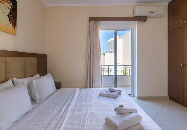 Villa in Walking distance to the beach, Near tavern, Chania, Crete Comfortable bedroom of the villa in Walking distance to the beach, Near tavern, Chania, Crete