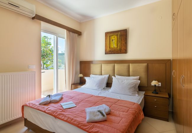 Villa in Walking distance to the beach, Near tavern, Chania, Crete Comfortable bedroom of the villa in Walking distance to the beach, Near tavern, Chania, Crete