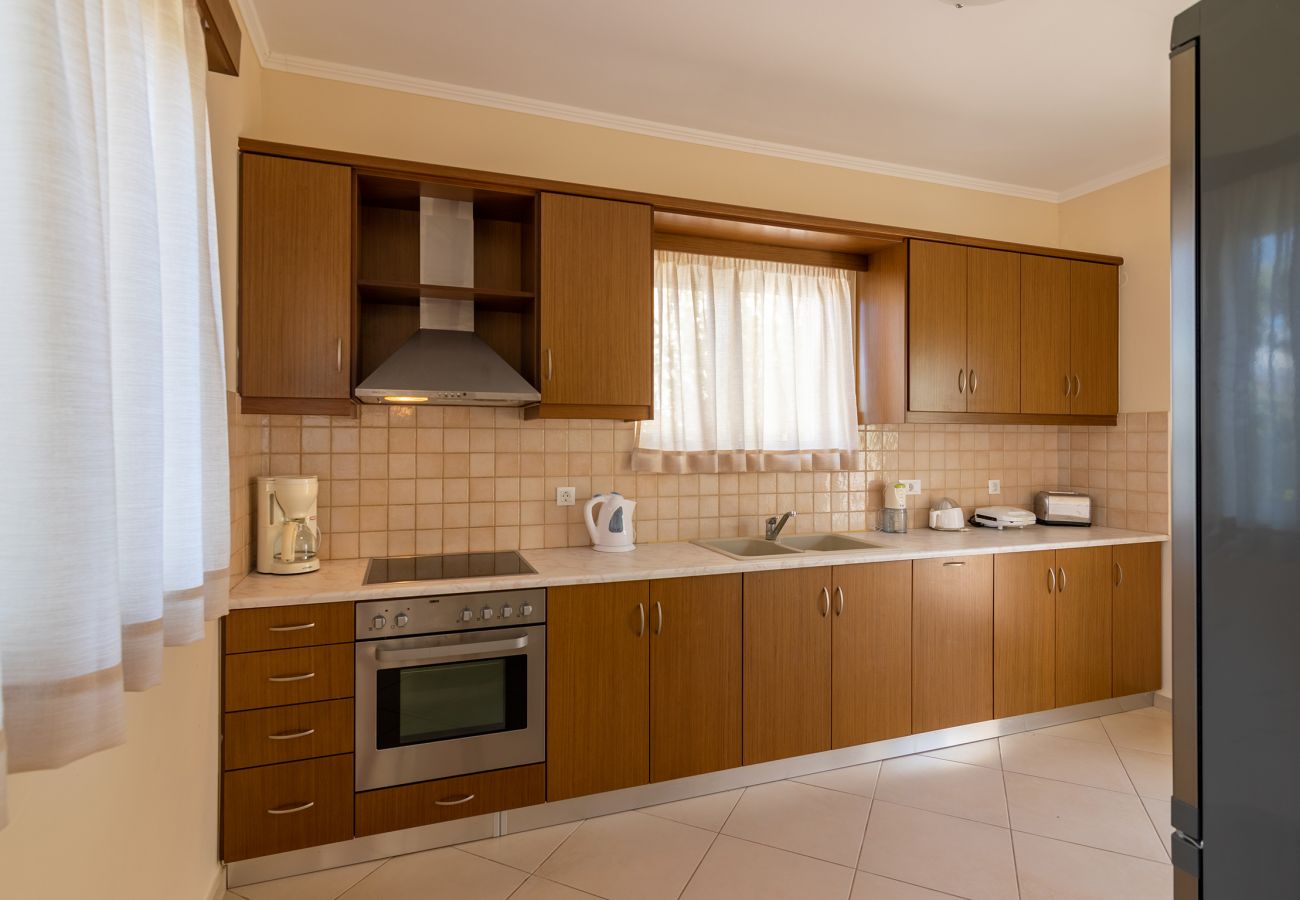 Villa in Walking distance to the beach, Near tavern, Chania, Crete Modern fully equipped kitchen of the villa in Walking distance to the beach, Near tavern, Chania, Crete