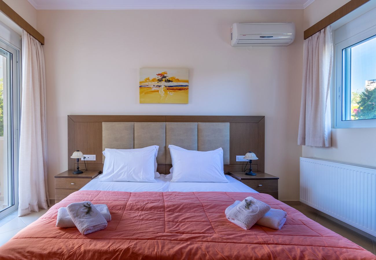 Villa in Walking distance to the beach, Near tavern, Chania, Crete Comfortable bedroom of the villa in Walking distance to the beach, Near tavern, Chania, Crete