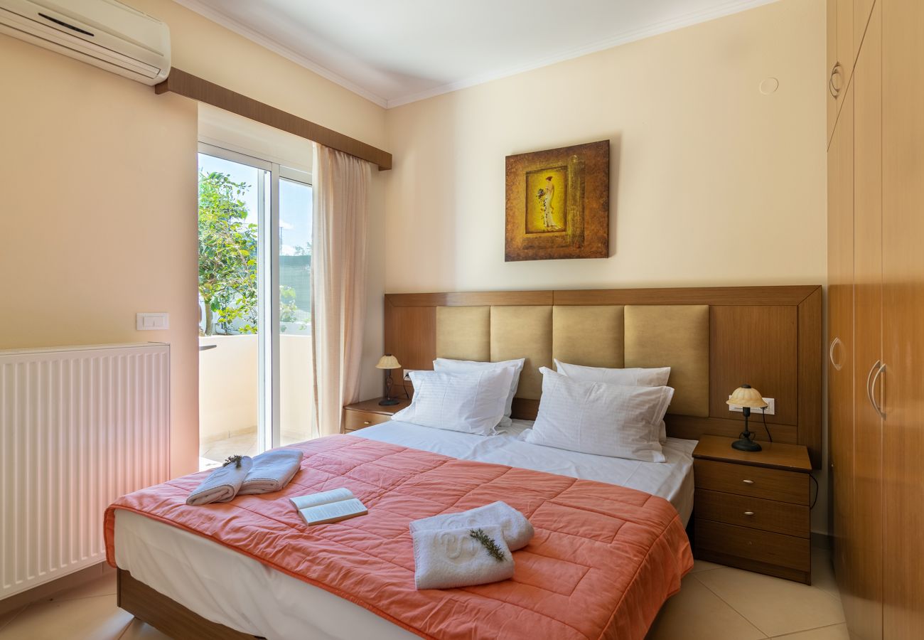 Villa in Walking distance to the beach, Near tavern, Chania, Crete Comfortable bedroom of the villa in Walking distance to the beach, Near tavern, Chania, Crete