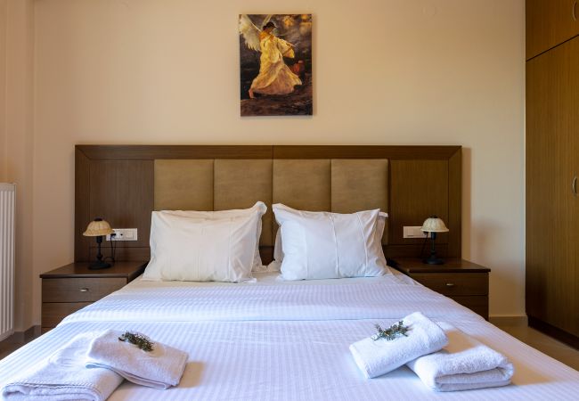 Villa in Walking distance to the beach, Near tavern, Chania, Crete Comfortable bedroom of the villa in Walking distance to the beach, Near tavern, Chania, Crete