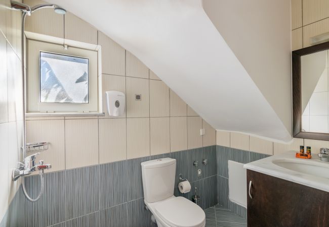 Villa in Walking distance to the beach, Near tavern, Chania, Crete Modern bathroom of the villa in Walking distance to the beach, Near tavern, Chania, Crete