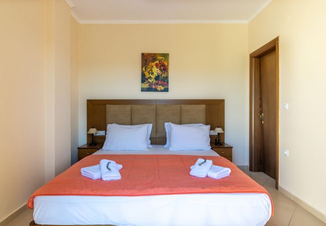 Villa in Walking distance to the beach, Near tavern, Chania, Crete Comfortable bedroom of the villa in Walking distance to the beach, Near tavern, Chania, Crete