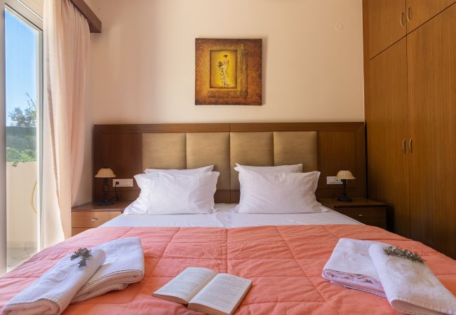 Villa in Walking distance to the beach, Near tavern, Chania, Crete Comfortable bedroom of the villa in Walking distance to the beach, Near tavern, Chania, Crete