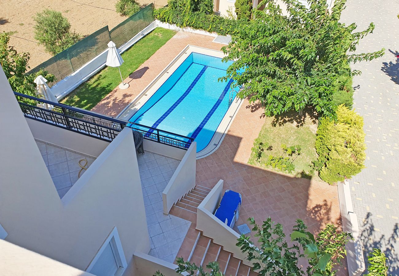 Villa in Walking distance to the beach, Near tavern, Chania, Crete Swimming pool area of the villa in Walking distance to the beach, Near tavern, Chania, Crete