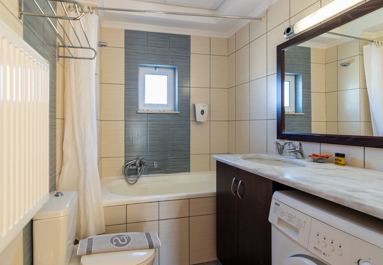 Villa in Walking distance to the beach, Near tavern, Chania, Crete Modern bathroom of the villa in Walking distance to the beach, Near tavern, Chania, Crete