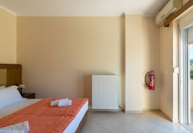 Villa in Walking distance to the beach, Near tavern, Chania, Crete Comfortable bedroom of the villa in Walking distance to the beach, Near tavern, Chania, Crete