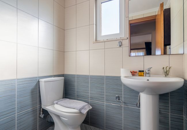 Villa in Walking distance to the beach, Near tavern, Chania, Crete Modern bathroom of the villa in Walking distance to the beach, Near tavern, Chania, Crete