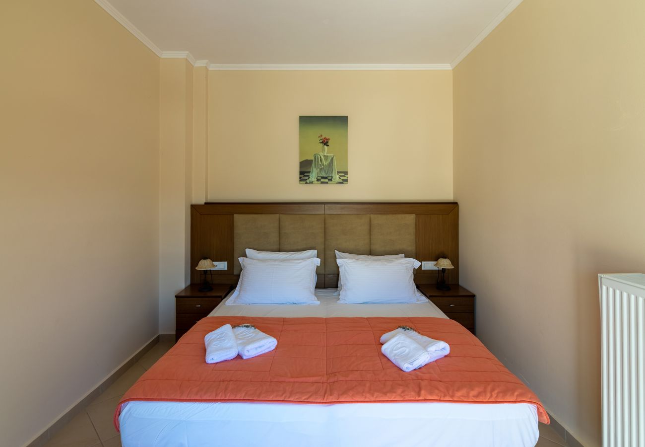 Villa in Walking distance to the beach, Near tavern, Chania, Crete Comfortable bedroom of the villa in Walking distance to the beach, Near tavern, Chania, Crete
