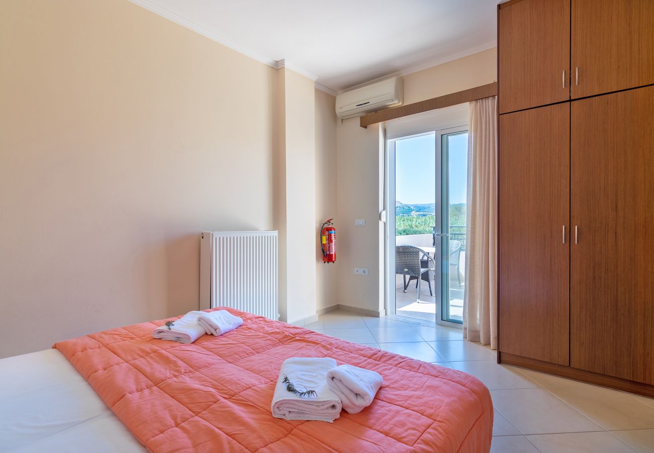 Villa in Walking distance to the beach, Near tavern, Chania, Crete Comfortable bedroom of the villa in Walking distance to the beach, Near tavern, Chania, Crete