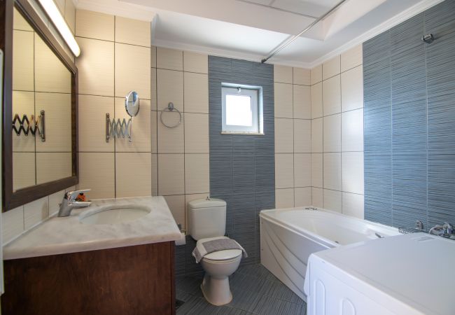 Villa in Walking distance to the beach, Near tavern, Chania, Crete Modern bathroom of the villa in Walking distance to the beach, Near tavern, Chania, Crete
