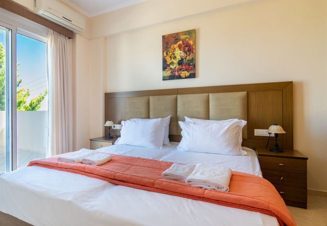 Villa in Walking distance to the beach, Near tavern, Chania, Crete Comfortable bedroom of the villa in Walking distance to the beach, Near tavern, Chania, Crete