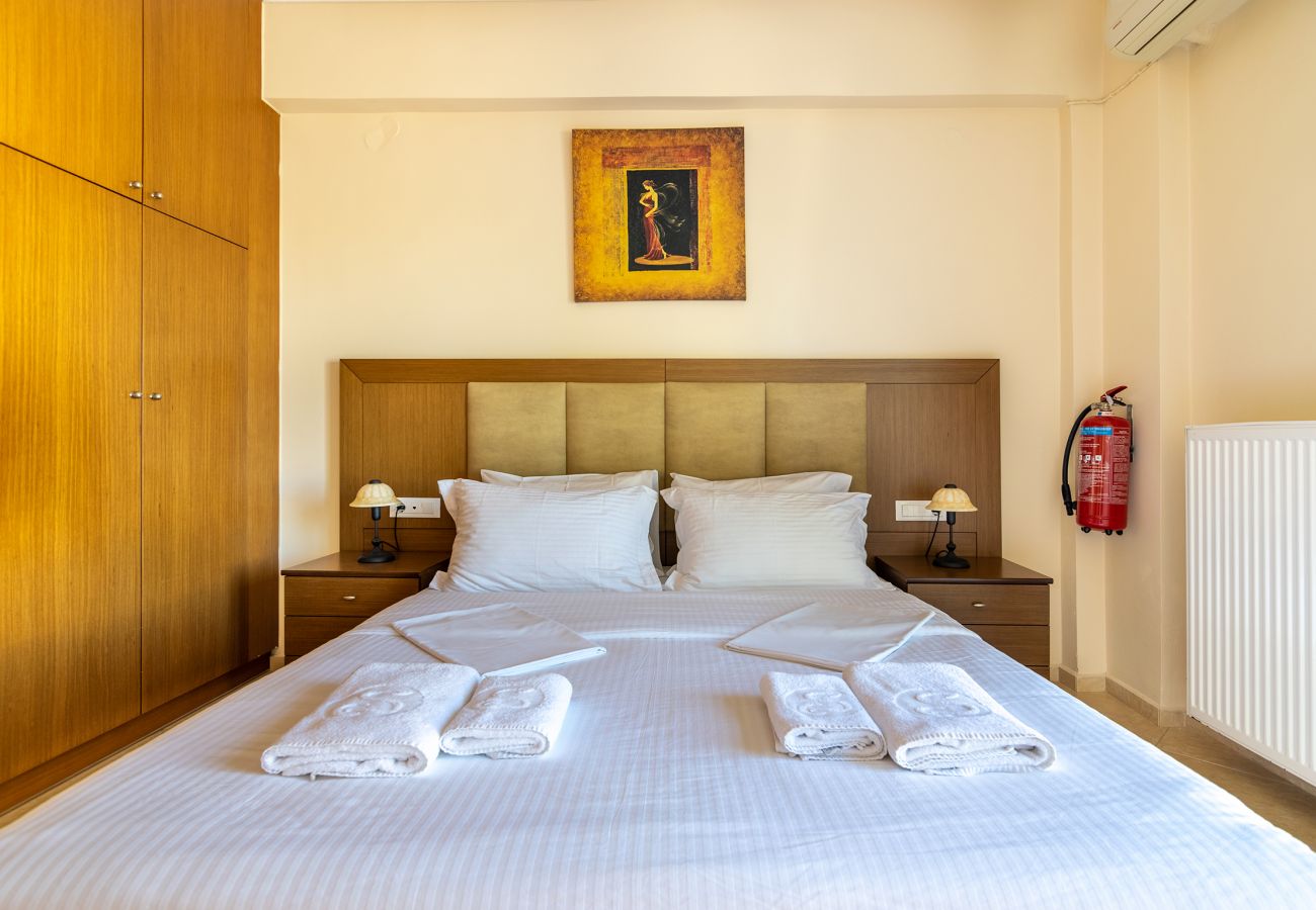 Villa in Walking distance to the beach, Near tavern, Chania, Crete Comfortable bedroom of the villa in Walking distance to the beach, Near tavern, Chania, Crete