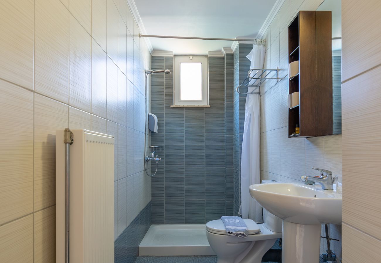 Villa in Walking distance to the beach, Near tavern, Chania, Crete Modern bathroom of the villa in Walking distance to the beach, Near tavern, Chania, Crete