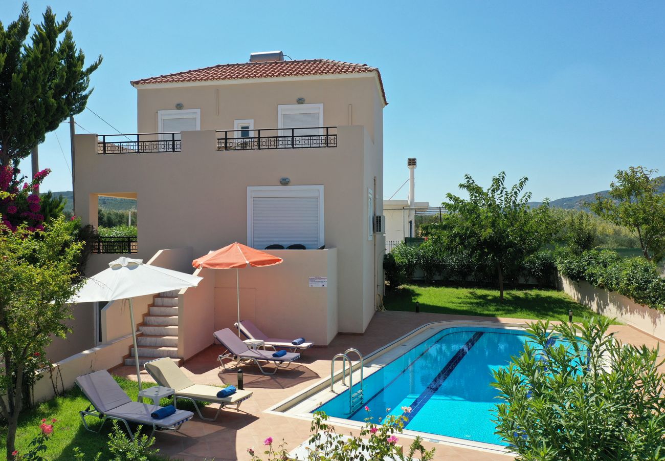 Villa in Walking distance to the beach, Near tavern, Chania, Crete Swimming pool area of the villa in Walking distance to the beach, Near tavern, Chania, Crete