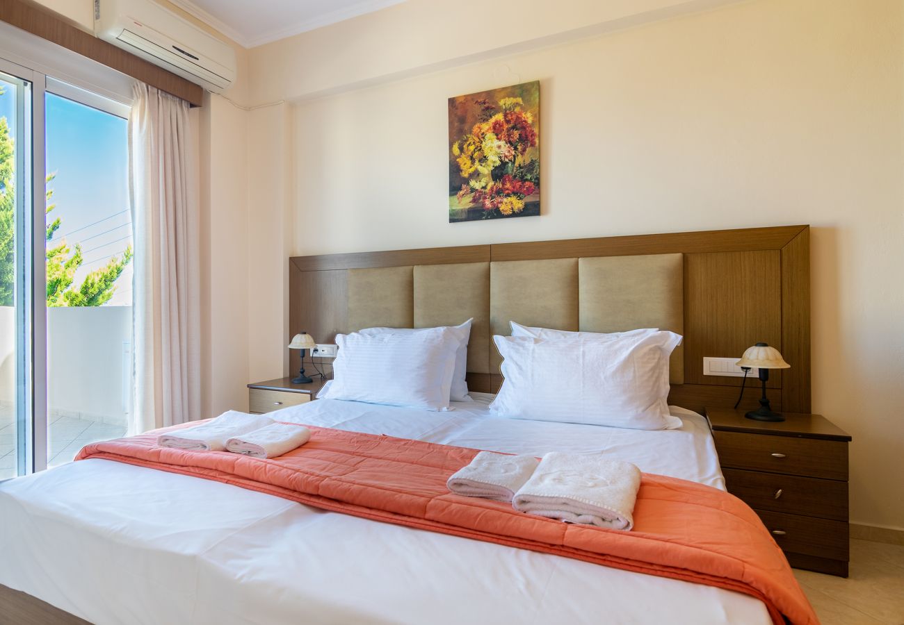 Villa in Walking distance to the beach, Near tavern, Chania, Crete Comfortable bedroom of the villa in Walking distance to the beach, Near tavern, Chania, Crete