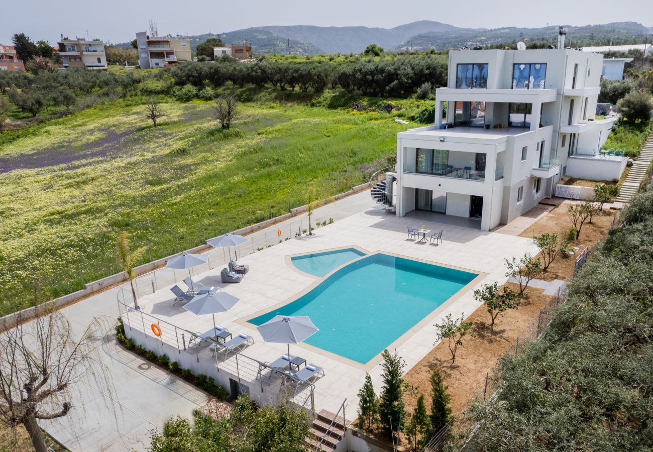 Modern 3 apts Villa,Huge Swimming pool,Near all amenities,Rethymno Modern 3 apts Villa,Huge Swimming pool,Near all amenities,Rethymno