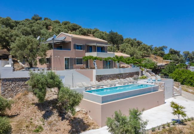 Luxurious villa for 8,swimming pool,Incredible view,Extra services Luxurious villa for 8,swimming pool,Incredible view,Extra services