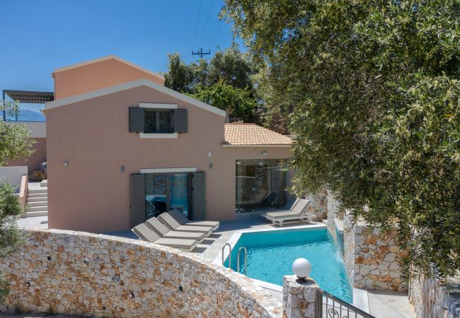 Luxurious villa for 6,Pool,Sauna,Incredible view,Extra services Luxurious villa for 6,Pool,Sauna,Incredible view,Extra services