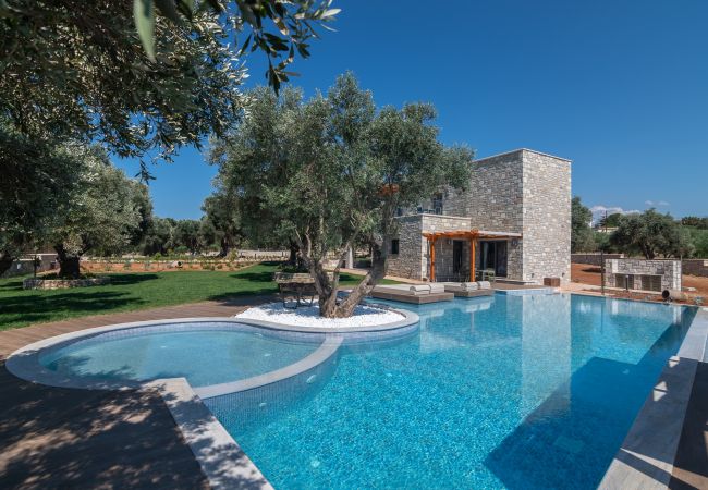 145sq.m. villa,Huge pool,Plants,Near beach & taverns,Rethymno,Crete