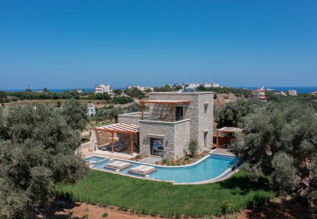 105sq.m. villa,Huge pool,Plants,Near beach & taverns,Rethymno,Crete