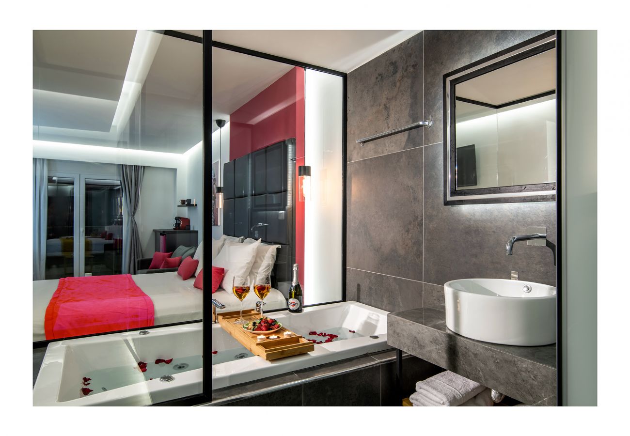 Platinum Suites by the sea-Room Jacuzzi Platinum Suites by the sea-Room Jacuzzi