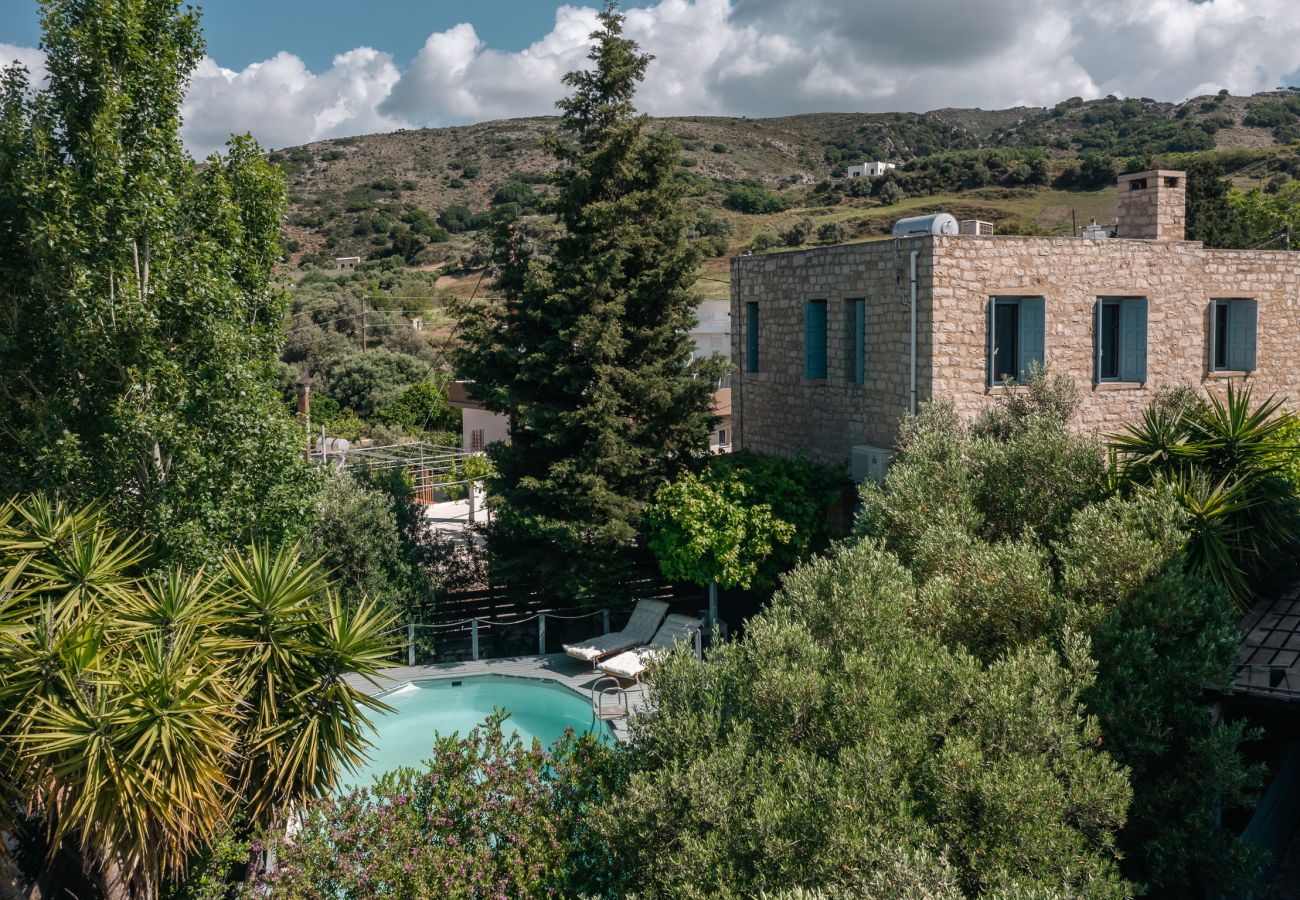 Serene area villa,Private pool,Mountains,Near taverns Villa in Lampini - Kandinella
