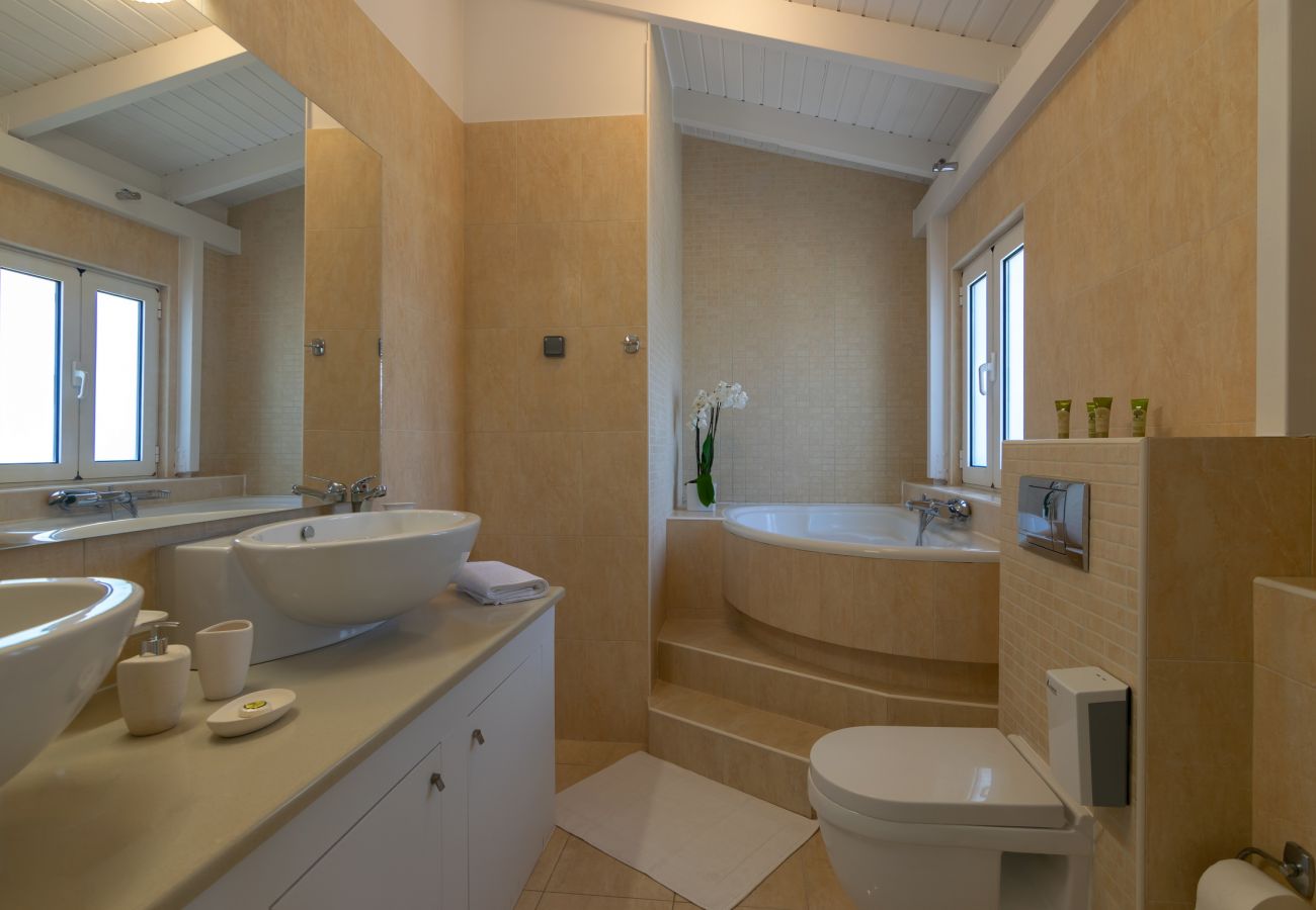 Foothills Blue 6 Villa-Bathroom Foothills Blue 6 Villa-Bathroom