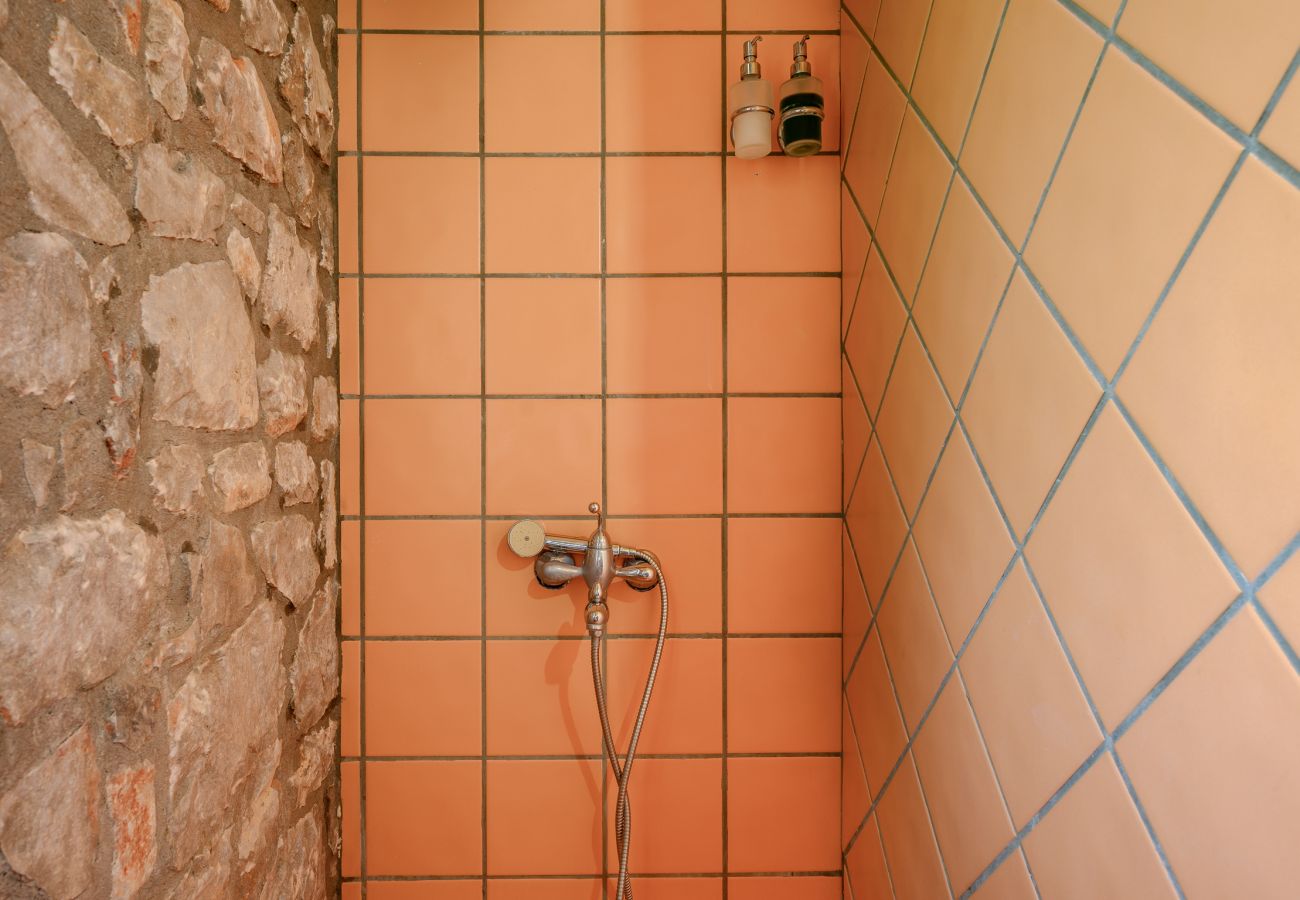 Rozare,serene villa,pool,Near taverns,Crete,Greece Villa in Lampini - Rozare